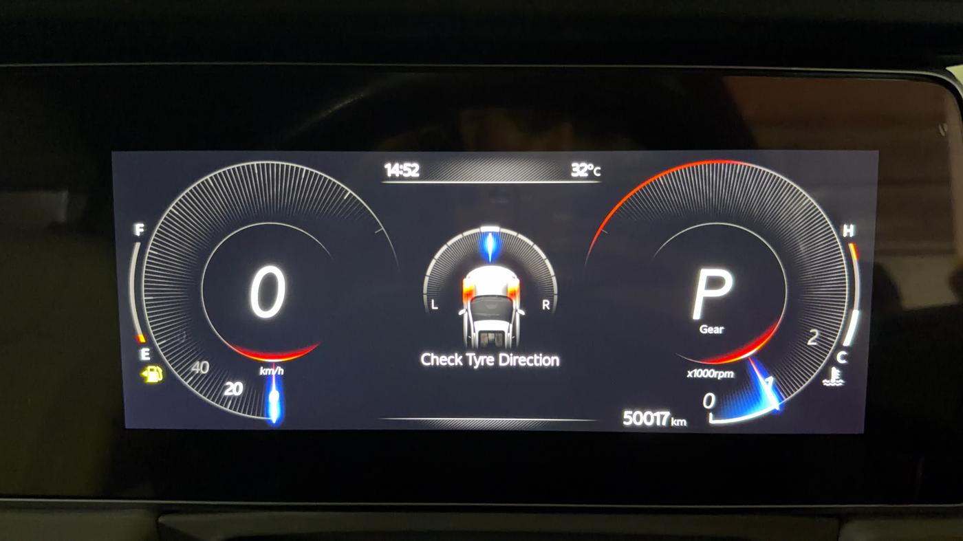 2022 Mahindra XUV700 AX 5 D AT 5 STR, Diesel, Automatic, 50,005 km, Odometer Image