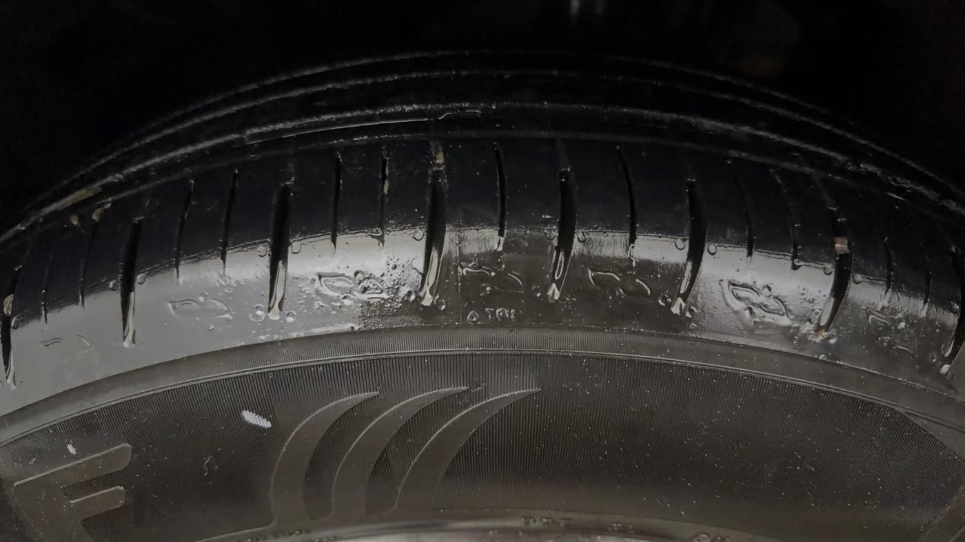 2022 Mahindra XUV700 AX 5 D AT 5 STR, Diesel, Automatic, 50,005 km, Left Front Tyre Tread