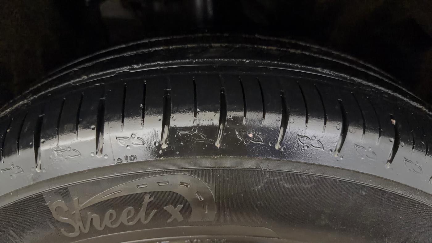 2022 Mahindra XUV700 AX 5 D AT 5 STR, Diesel, Automatic, 50,005 km, Right Front Tyre Tread
