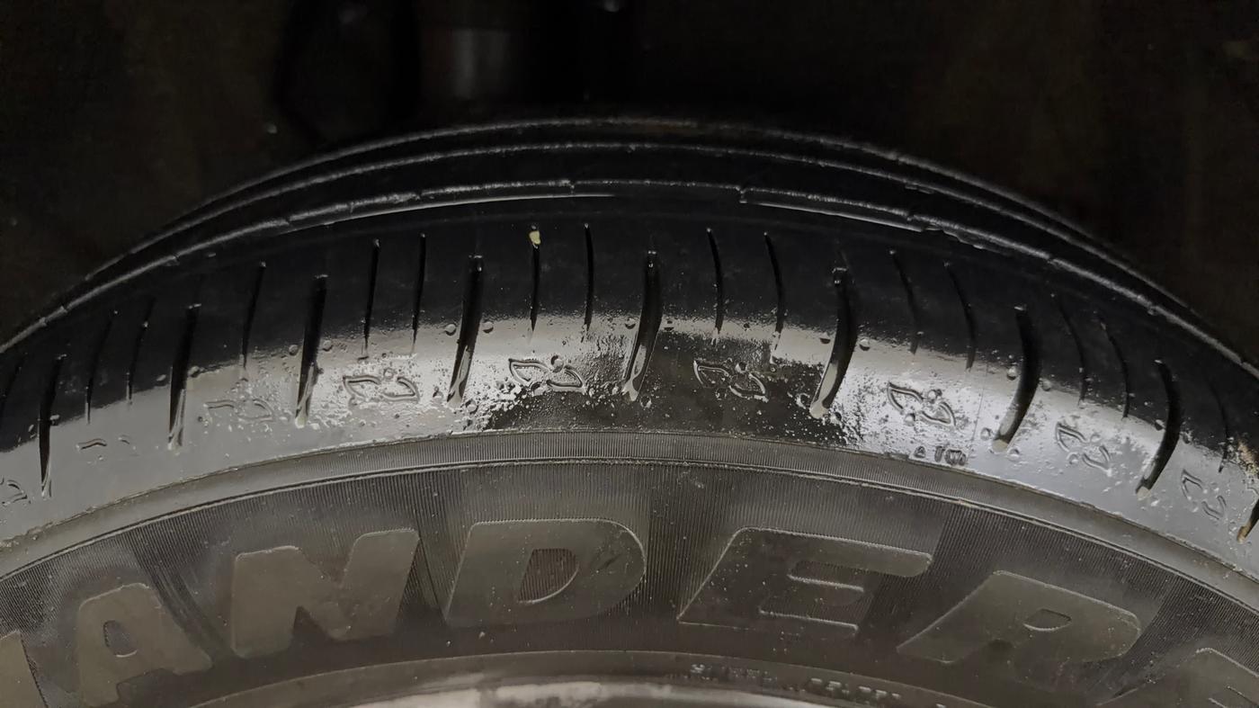 2022 Mahindra XUV700 AX 5 D AT 5 STR, Diesel, Automatic, 50,005 km, Right Rear Tyre Tread