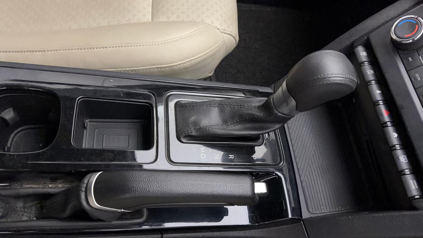 2022 Mahindra XUV700 AX 5 D AT 5 STR, Diesel, Automatic, 50,005 km, Gear Lever