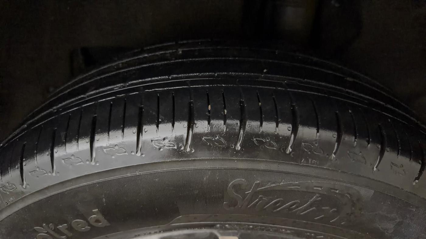 2022 Mahindra XUV700 AX 5 D AT 5 STR, Diesel, Automatic, 50,005 km, Left Rear Tyre Tread