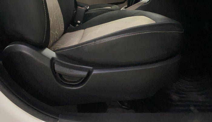 2016 Hyundai Grand i10 SPORTZ 1.2 KAPPA VTVT, Petrol, Manual, 40,629 km, Driver Side Adjustment Panel