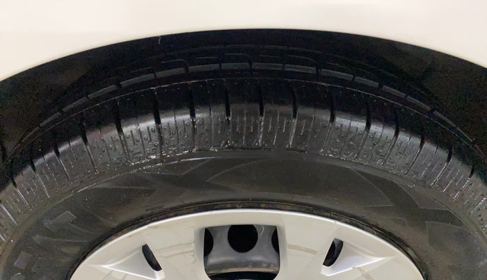 2016 Hyundai Grand i10 SPORTZ 1.2 KAPPA VTVT, Petrol, Manual, 40,629 km, Right Front Tyre Tread