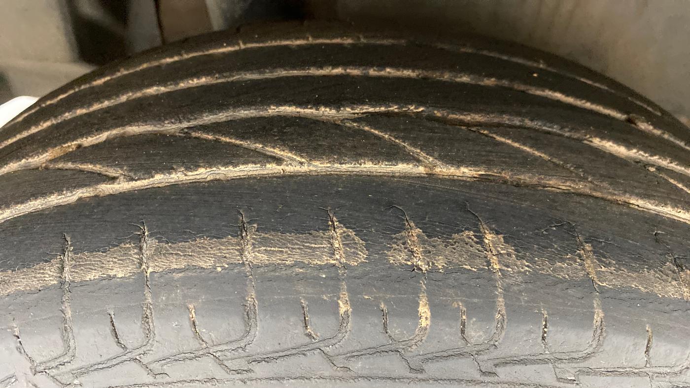 2017 Maruti Dzire ZXI Plus AMT, Petrol, Automatic, 41,489 km, Right Rear Tyre Tread