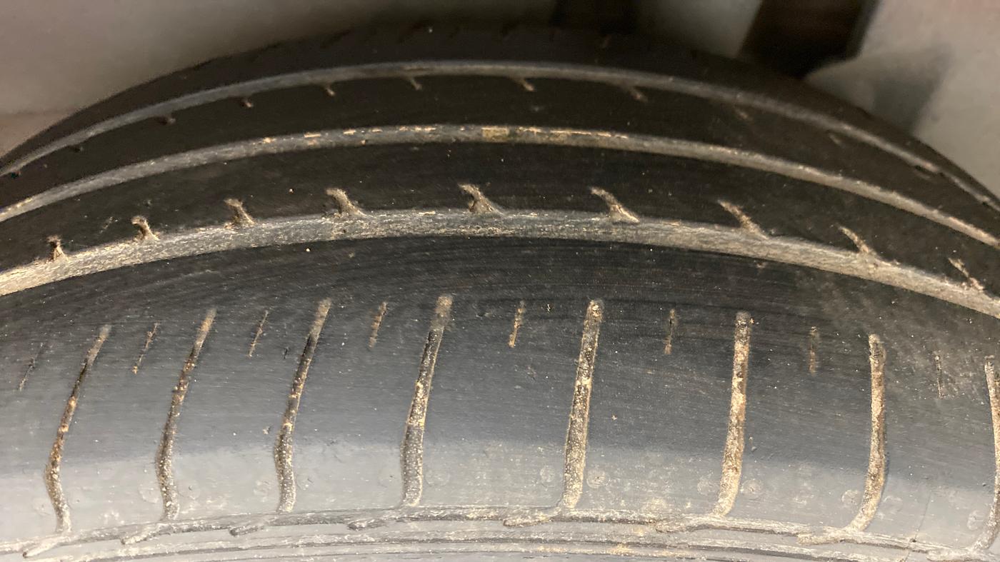 2017 Maruti Dzire ZXI Plus AMT, Petrol, Automatic, 41,489 km, Left Rear Tyre Tread