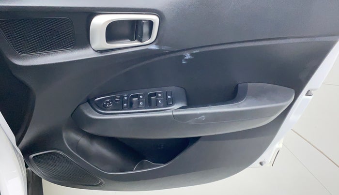 2021 Hyundai VENUE S MT 1.2 KAPPA, Petrol, Manual, 5,815 km, Driver Side Door Panels Controls