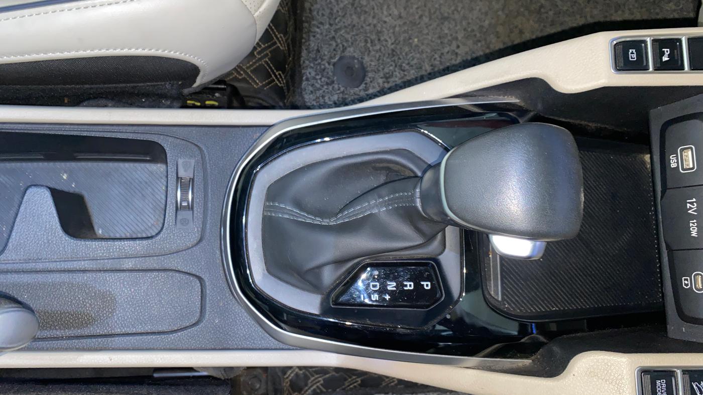 2023 KIA CARENS  LUXURY (O)1.5 TURBO DCT 7 STR, Petrol, Automatic, 6,043 km, Gear Lever