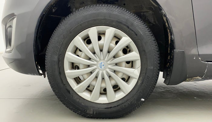 2017 Maruti Swift LXI (O), CNG, Manual, 42,741 km, Left Front Wheel