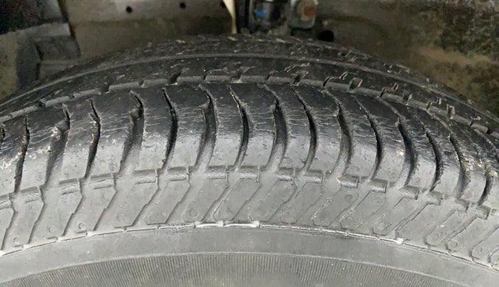 2017 Maruti Swift LXI (O), CNG, Manual, 42,741 km, Left Front Tyre Tread