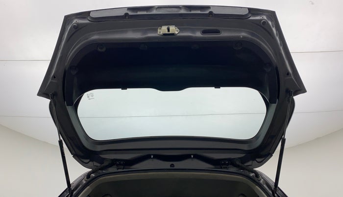 2017 Maruti Swift LXI (O), CNG, Manual, 42,741 km, Boot Door Open