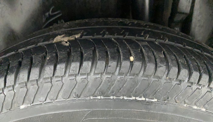 2017 Maruti Swift LXI (O), CNG, Manual, 42,741 km, Left Rear Tyre Tread