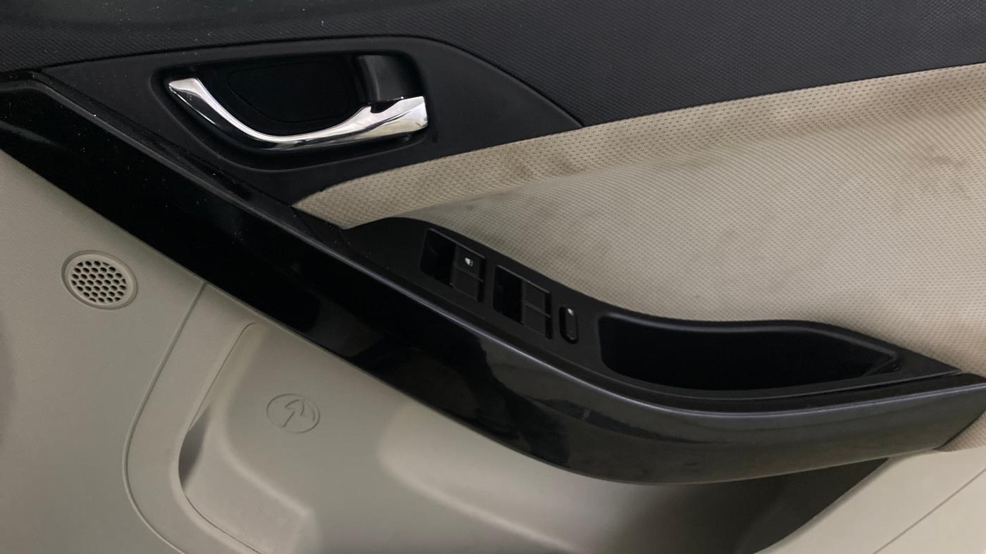2022 Tata NEXON XZA PLUS (O) PETROL, Petrol, Automatic, 96,886 km, Driver Side Door Panels Control