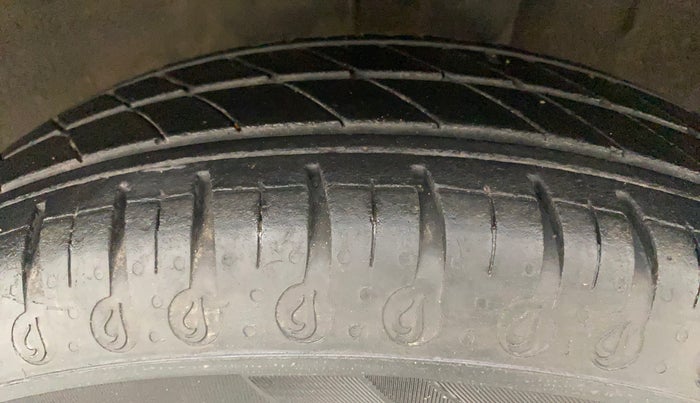 2021 Renault Kwid RXT 1.0 AMT (O), Petrol, Automatic, 31,053 km, Left Rear Tyre Tread