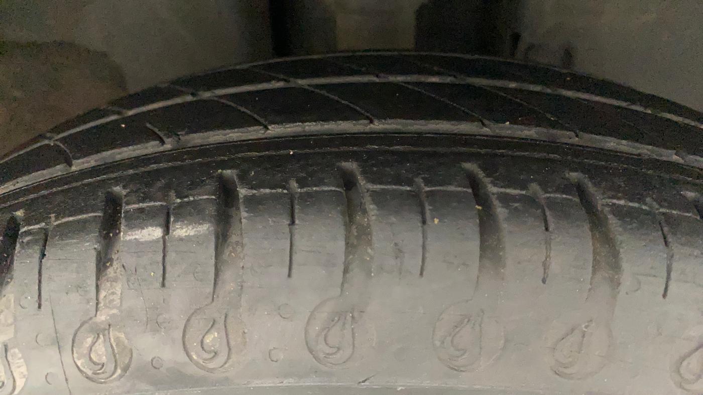 2021 Renault Kwid RXT 1.0 AMT (O), Petrol, Automatic, 31,053 km, Right Front Tyre Tread