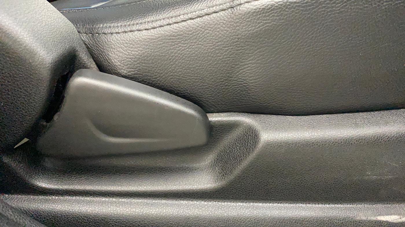 2021 Renault Kwid RXT 1.0 AMT (O), Petrol, Automatic, 31,053 km, Driver Side Adjustment Panel