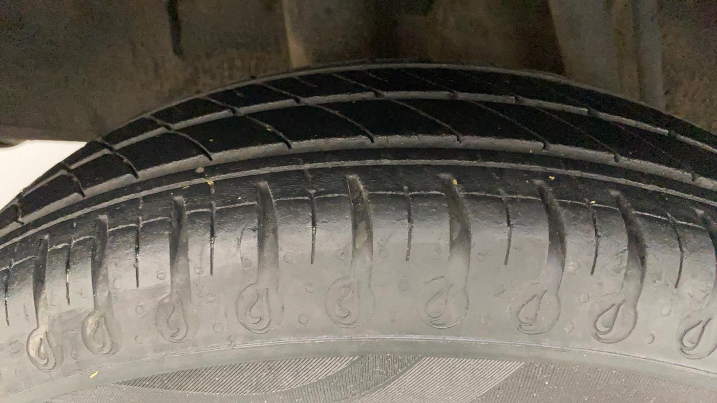 2021 Renault Kwid RXT 1.0 AMT (O), Petrol, Automatic, 31,053 km, Right Rear Tyre Tread
