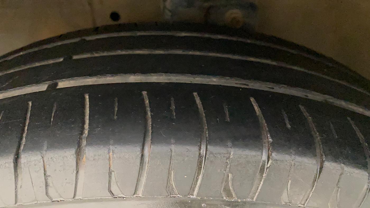 2017 Maruti Celerio VXI (O), Petrol, Manual, 1,24,536 km, Left Front Tyre Tread