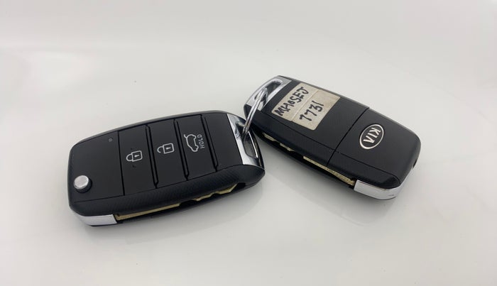 2020 KIA SONET HTK PLUS 1.0 DCT, Petrol, Automatic, 38,074 km, Key Close Up