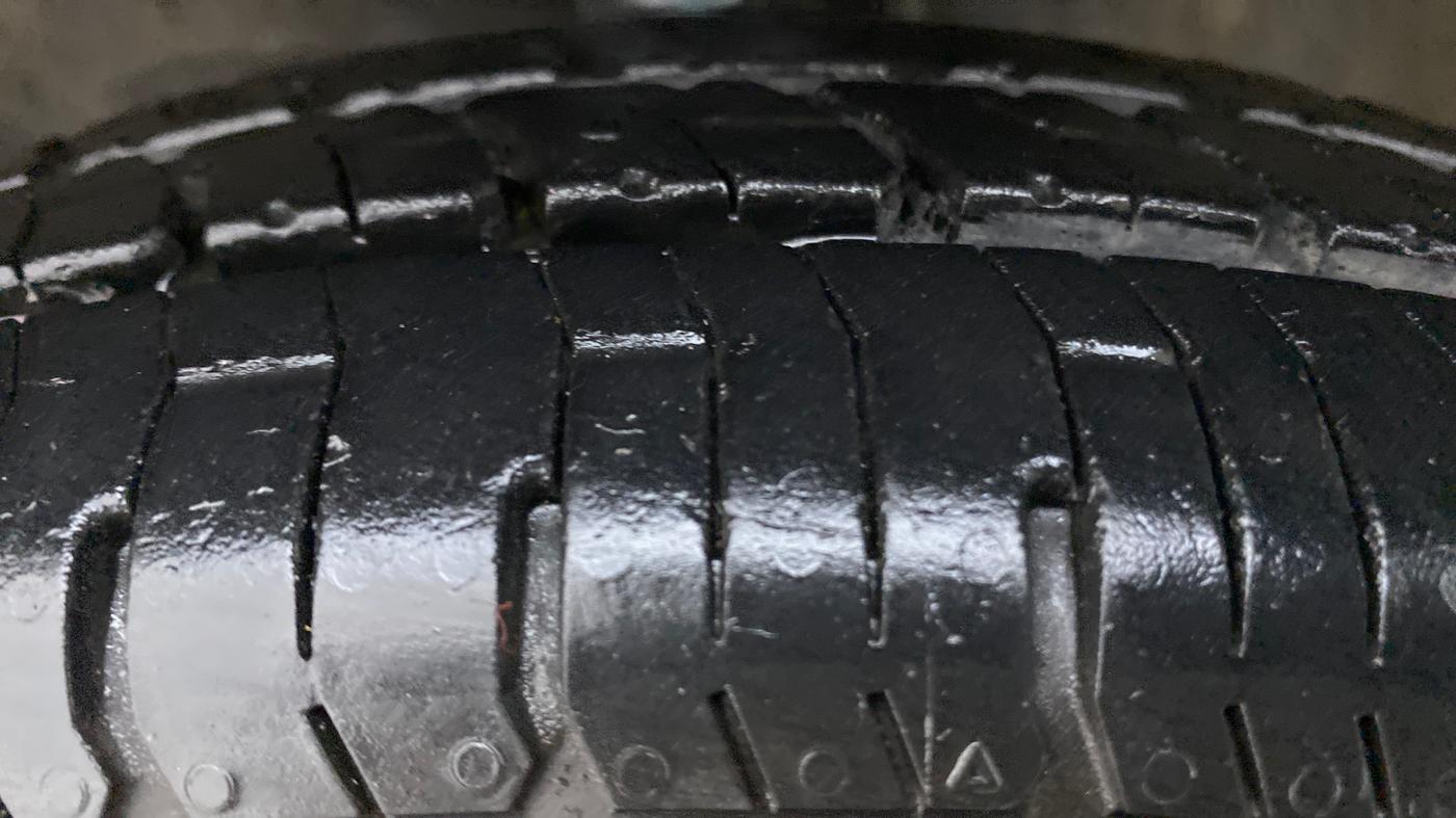 2012 Maruti Wagon R 1.0 LXI CNG, CNG, Manual, 43,937 km, Left Front Tyre Tread