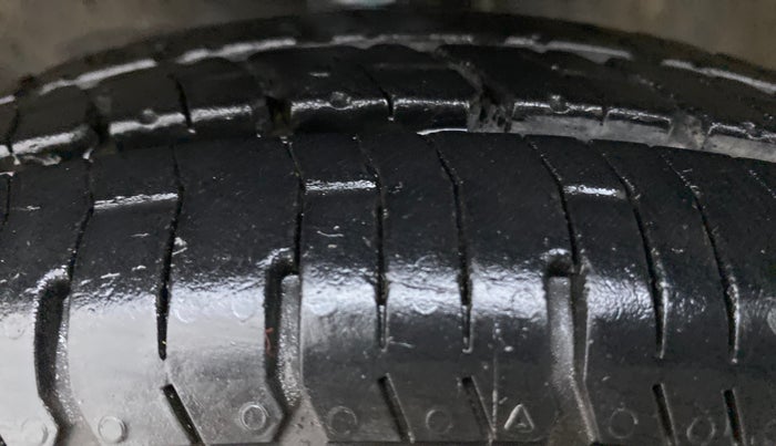 2012 Maruti Wagon R 1.0 LXI CNG, CNG, Manual, 43,937 km, Left Front Tyre Tread