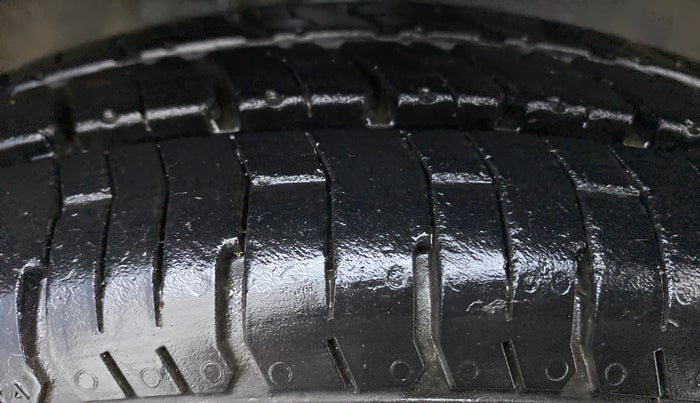 2012 Maruti Wagon R 1.0 LXI CNG, CNG, Manual, 43,937 km, Right Front Tyre Tread