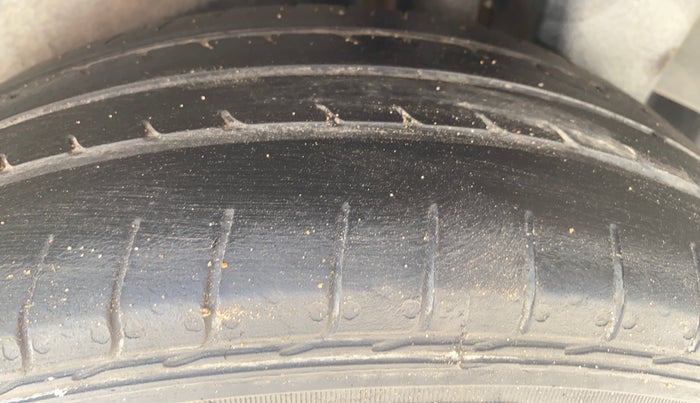 2022 Maruti Ciaz ZETA 1.5 SHVS MT PETROL, Petrol, Manual, 24,037 km, Left Rear Tyre Tread