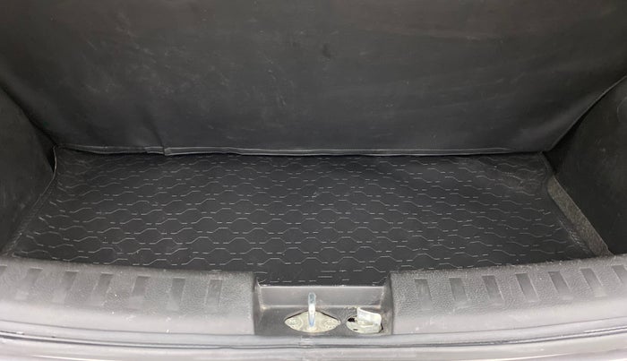 2014 Maruti Swift VXI, Petrol, Manual, 33,175 km, Boot Inside