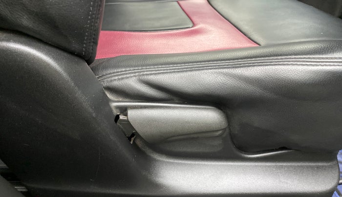 2014 Maruti Swift VXI, Petrol, Manual, 33,175 km, Driver Side Adjustment Panel