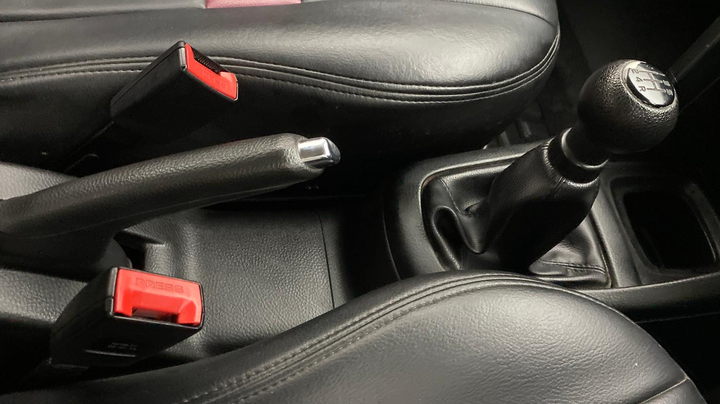 2014 Maruti Swift VXI, Petrol, Manual, 33,175 km, Gear Lever