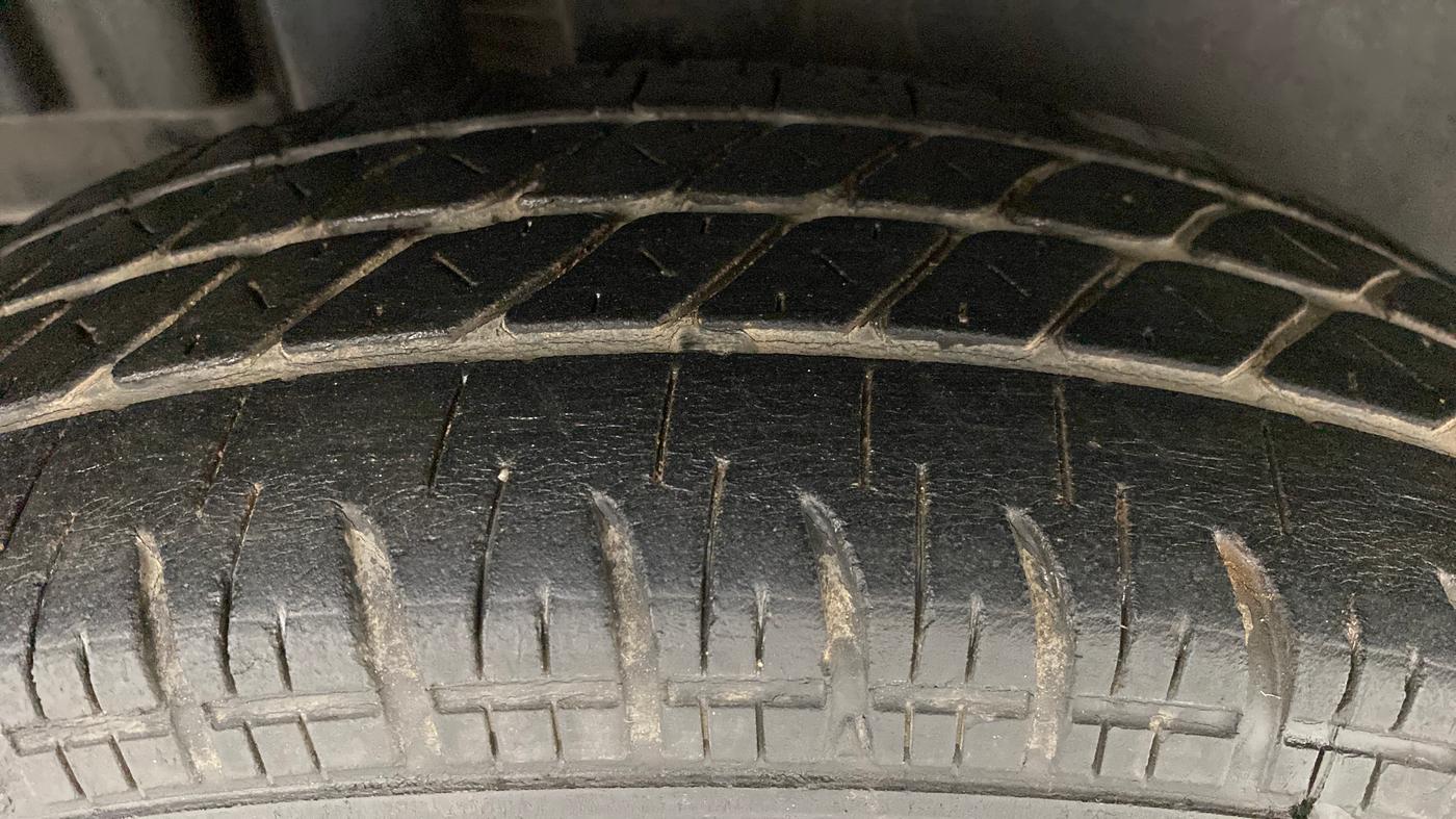 2014 Maruti Swift VXI, Petrol, Manual, 33,175 km, Right Rear Tyre Tread