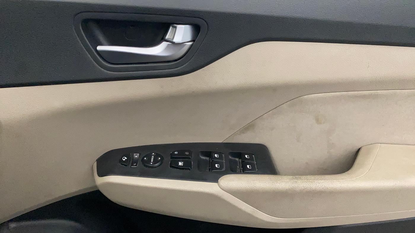 2021 Hyundai Verna SX 1.5 VTVT, Petrol, Manual, 40,797 km, Driver Side Door Panels Control