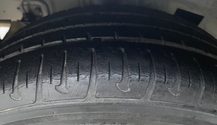 2015 Hyundai Grand i10 MAGNA 1.2 KAPPA VTVT, Petrol, Manual, 27,426 km, Right Rear Tyre Tread