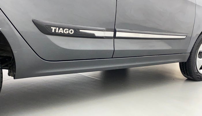 2021 Tata Tiago XT PETROL, Petrol, Manual, 42,903 km, Right running board - Slightly rusted