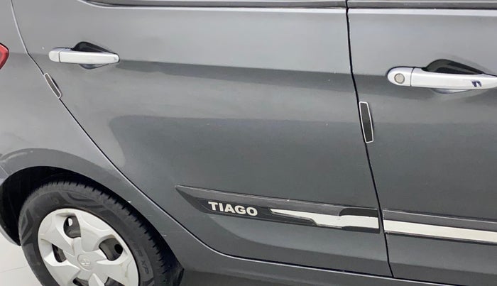 2021 Tata Tiago XT PETROL, Petrol, Manual, 42,903 km, Right rear door - Slightly dented