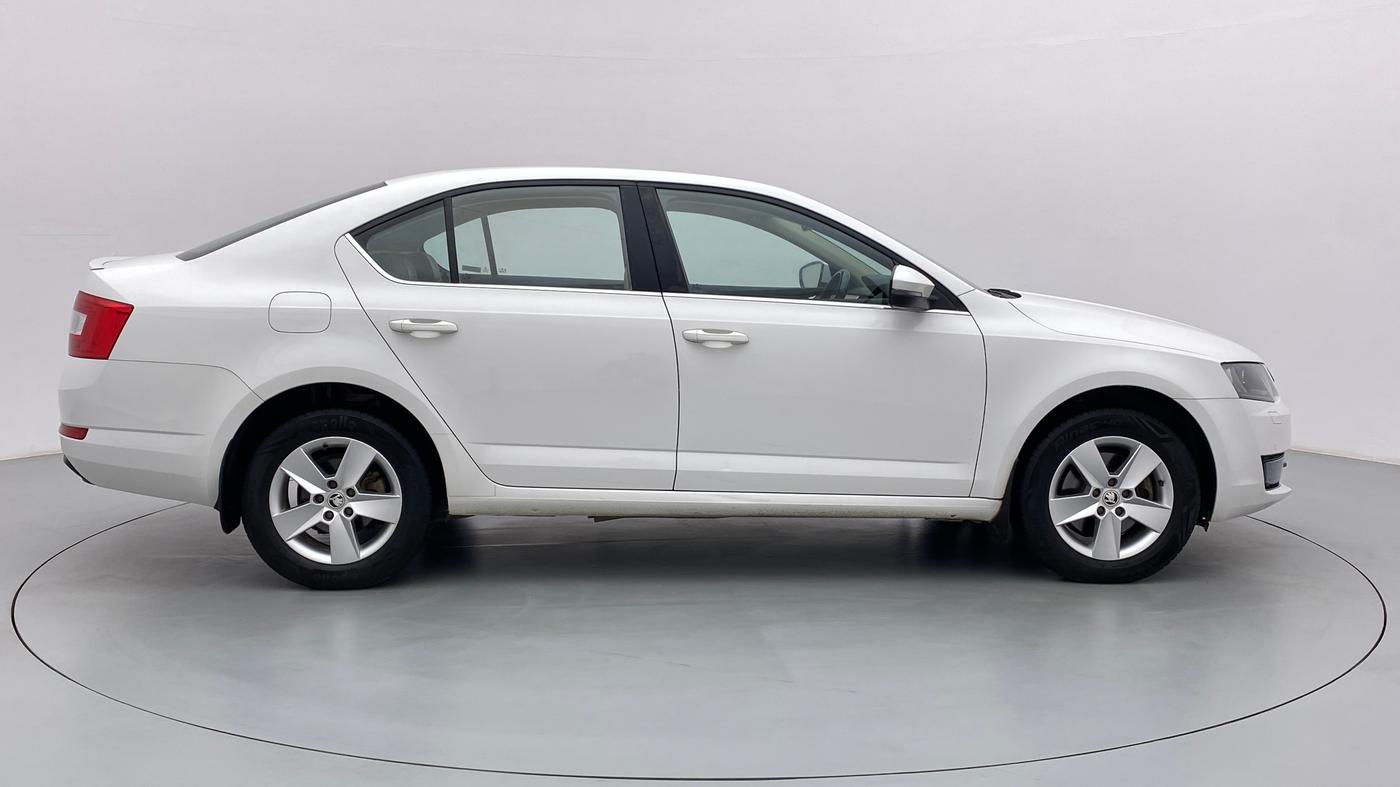 2016 Skoda Octavia AMBITION PLUS 1.8 TSI AT, Petrol, Automatic, 38,959 km, Right Side View