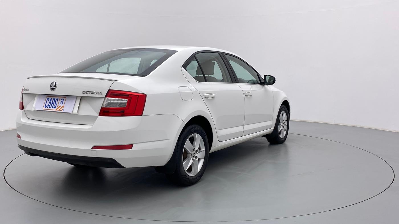 2016 Skoda Octavia AMBITION PLUS 1.8 TSI AT, Petrol, Automatic, 38,959 km, Right Back Diagonal