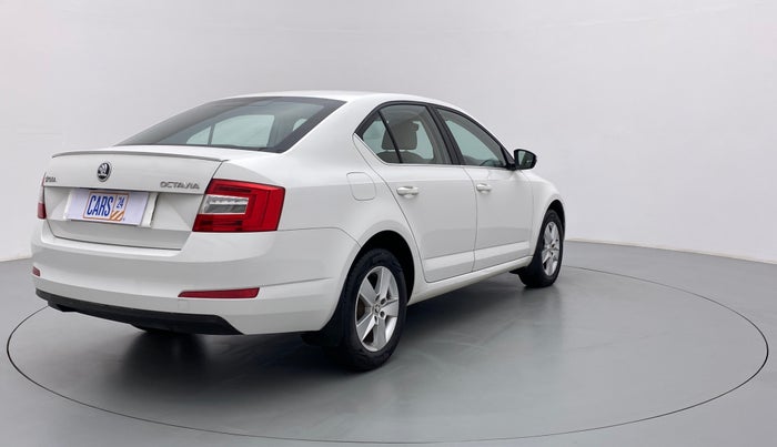 2016 Skoda Octavia AMBITION PLUS 1.8 TSI AT, Petrol, Automatic, 38,959 km, Right Back Diagonal