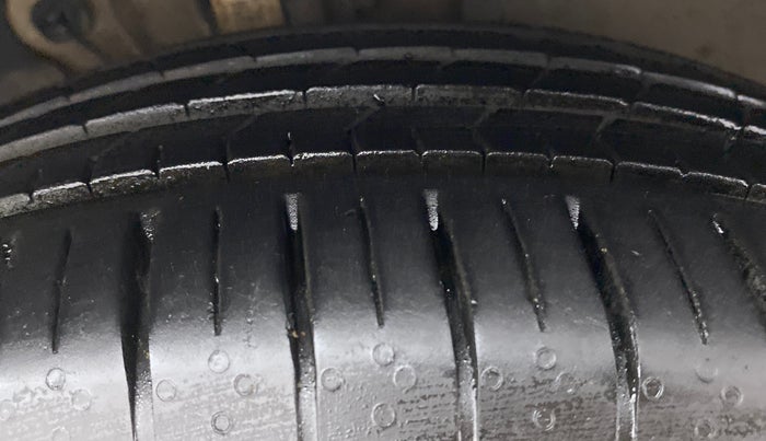 2016 Skoda Octavia AMBITION PLUS 1.8 TSI AT, Petrol, Automatic, 38,959 km, Right Front Tyre Tread