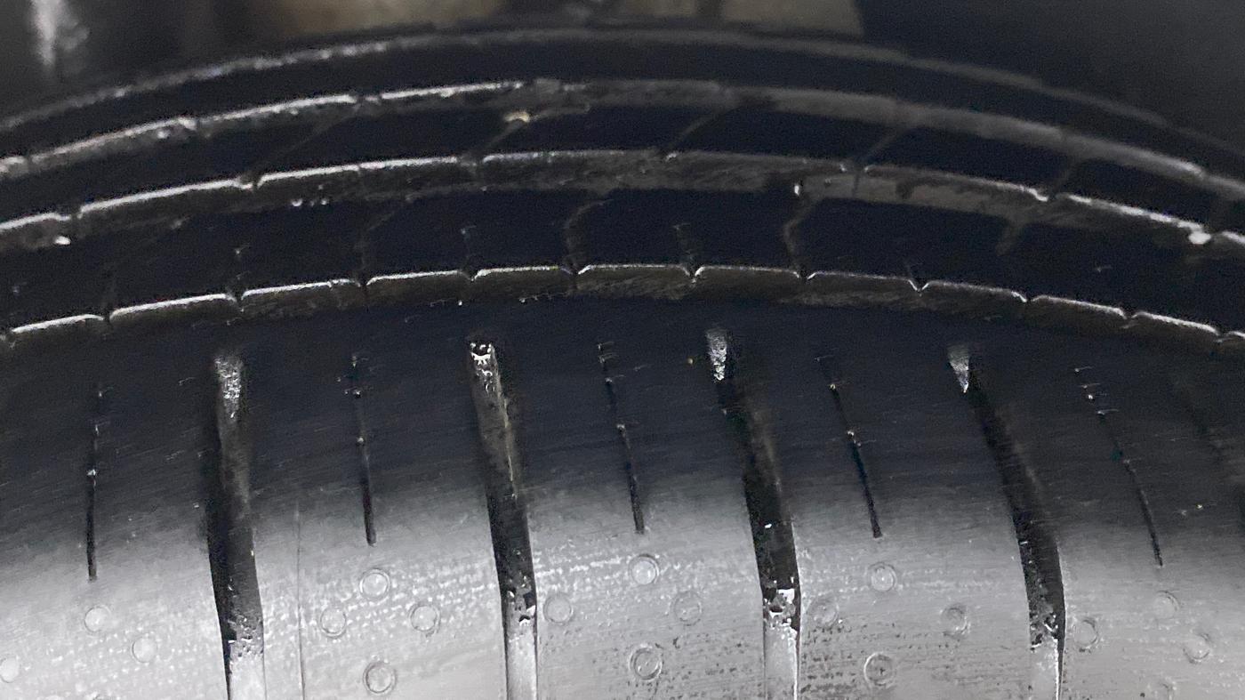 2016 Skoda Octavia AMBITION PLUS 1.8 TSI AT, Petrol, Automatic, 38,959 km, Right Rear Tyre Tread