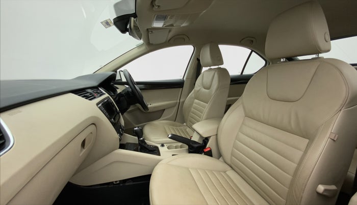 2016 Skoda Octavia AMBITION PLUS 1.8 TSI AT, Petrol, Automatic, 38,959 km, Right Side Front Door Cabin