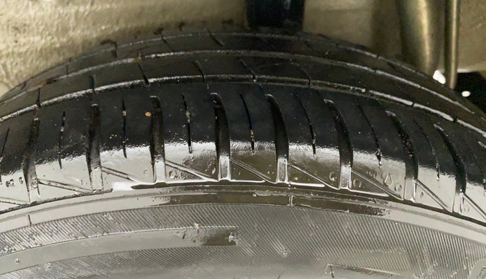 2018 Maruti Celerio VXI CNG, CNG, Manual, 1,06,848 km, Left Rear Tyre Tread