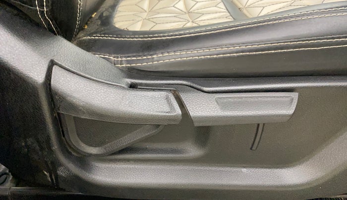 2022 KIA CARENS PRESTIGE 1.5 PETROL 7 STR, Petrol, Manual, 27,534 km, Driver Side Adjustment Panel