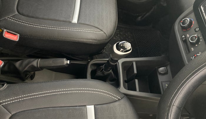 2022 Renault Kwid CLIMBER MT 1.0, Petrol, Manual, 16,369 km, Gear Lever