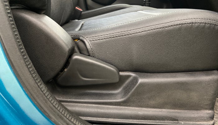 2022 Renault Kwid CLIMBER MT 1.0, Petrol, Manual, 16,369 km, Driver Side Adjustment Panel