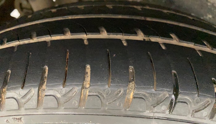 2013 Maruti Wagon R Stingray VXI, Petrol, Manual, 72,777 km, Right Rear Tyre Tread