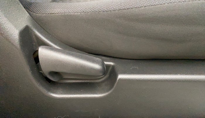 2013 Maruti Wagon R Stingray VXI, Petrol, Manual, 72,777 km, Driver Side Adjustment Panel