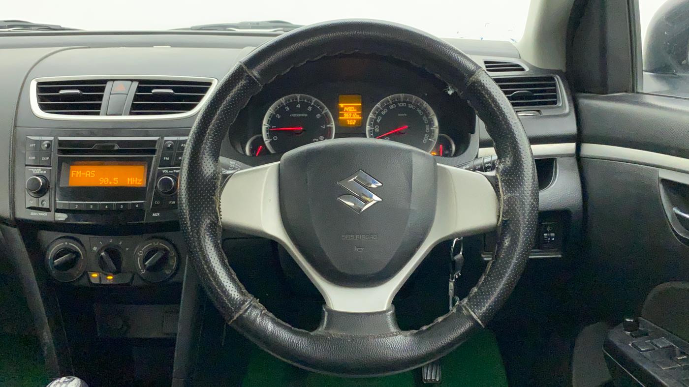 2017 Maruti Swift VXI O, Petrol, Manual, 97,031 km, Steering Wheel Close Up