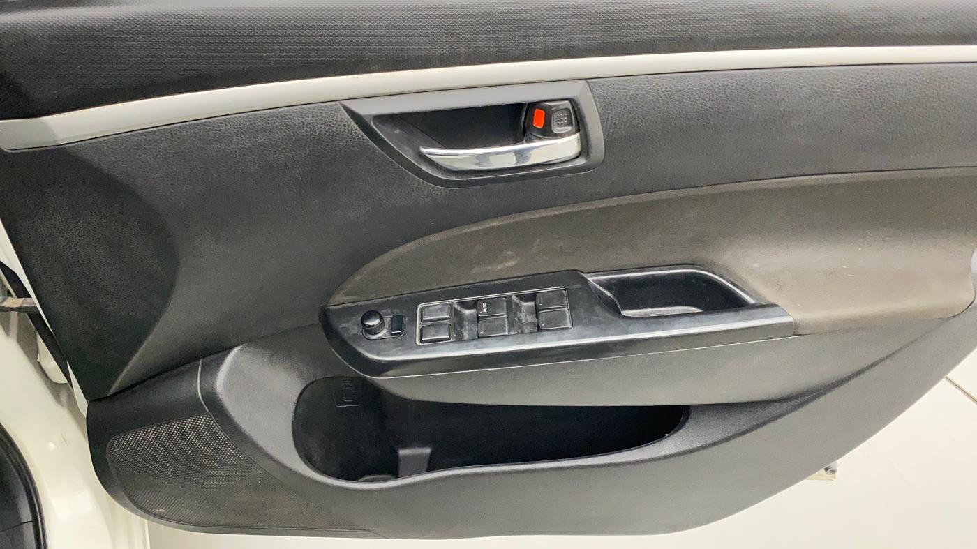 2017 Maruti Swift VXI O, Petrol, Manual, 97,031 km, Driver Side Door Panels Control