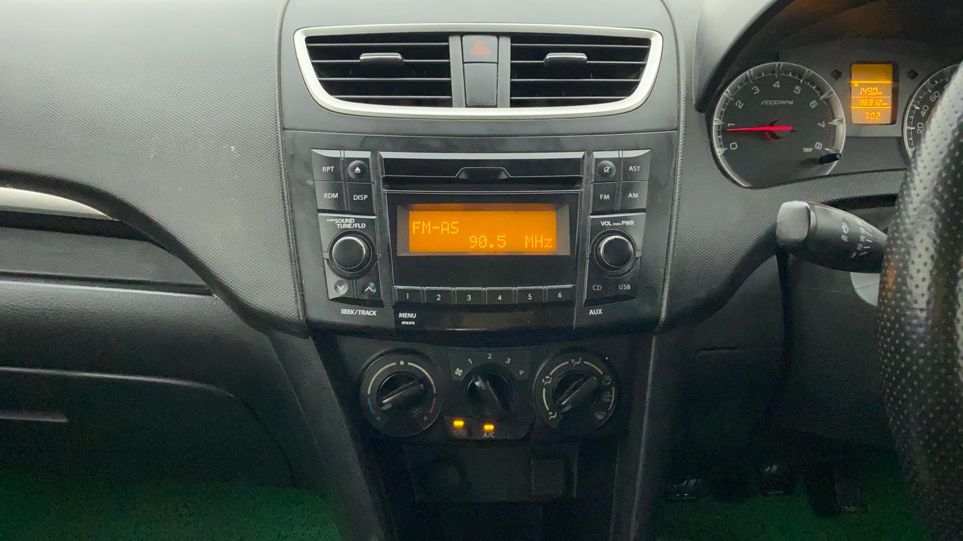 2017 Maruti Swift VXI O, Petrol, Manual, 97,031 km, Air Conditioner